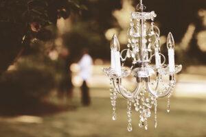 A delicate lookin chandelier